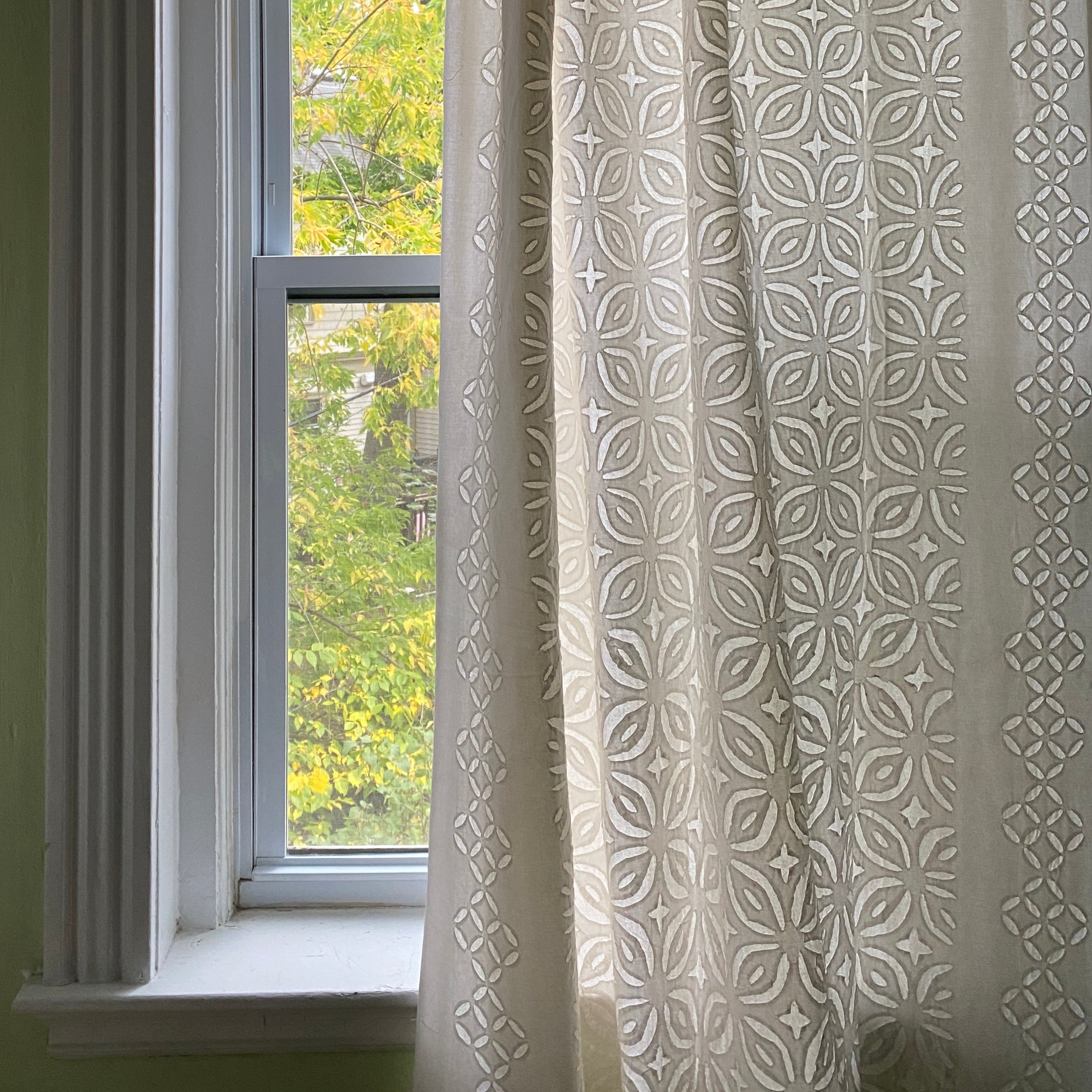 Appliqué Cutwork Cotton Tablecloth