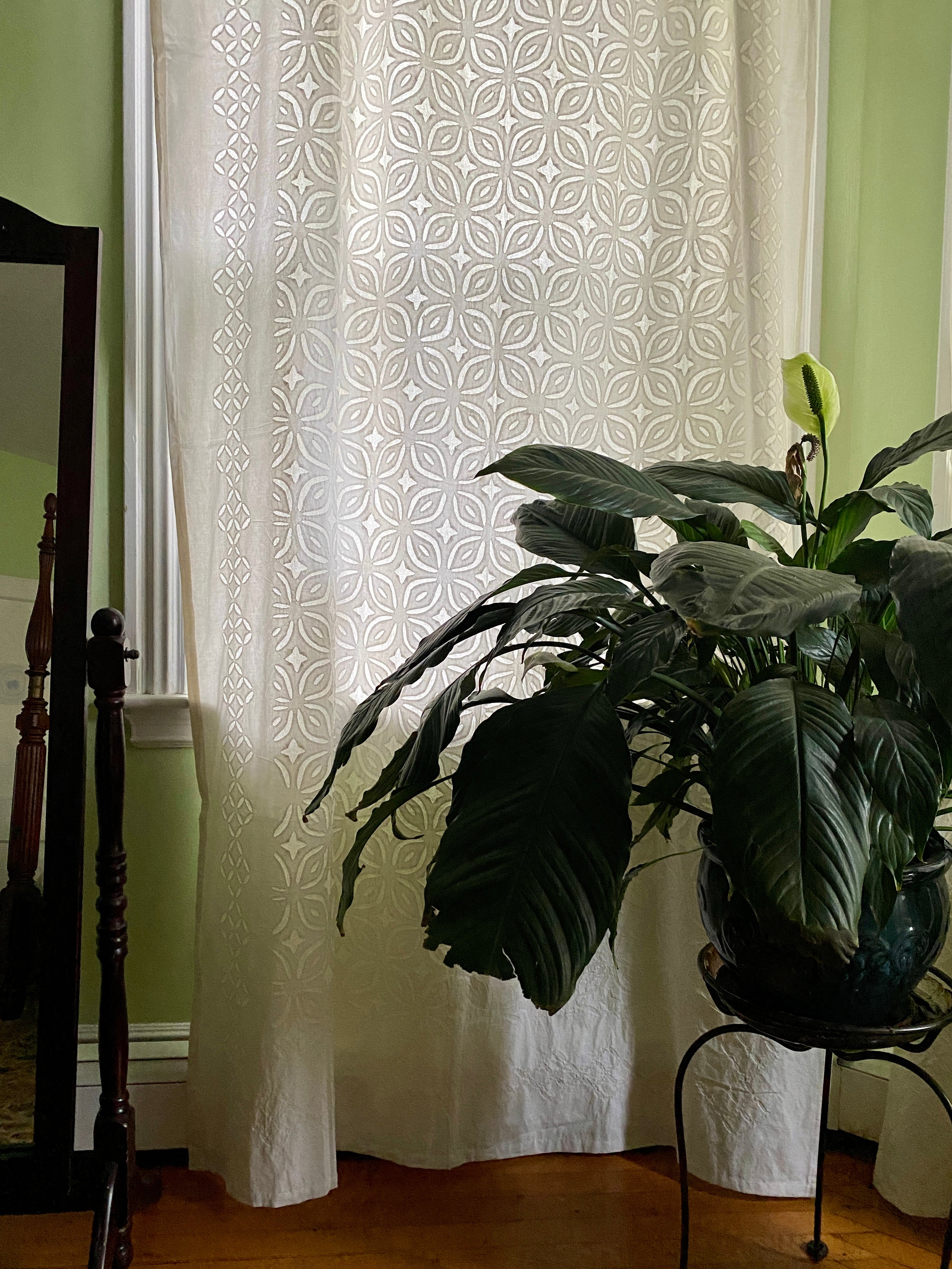 Appliqué Cutwork Cotton Tablecloth