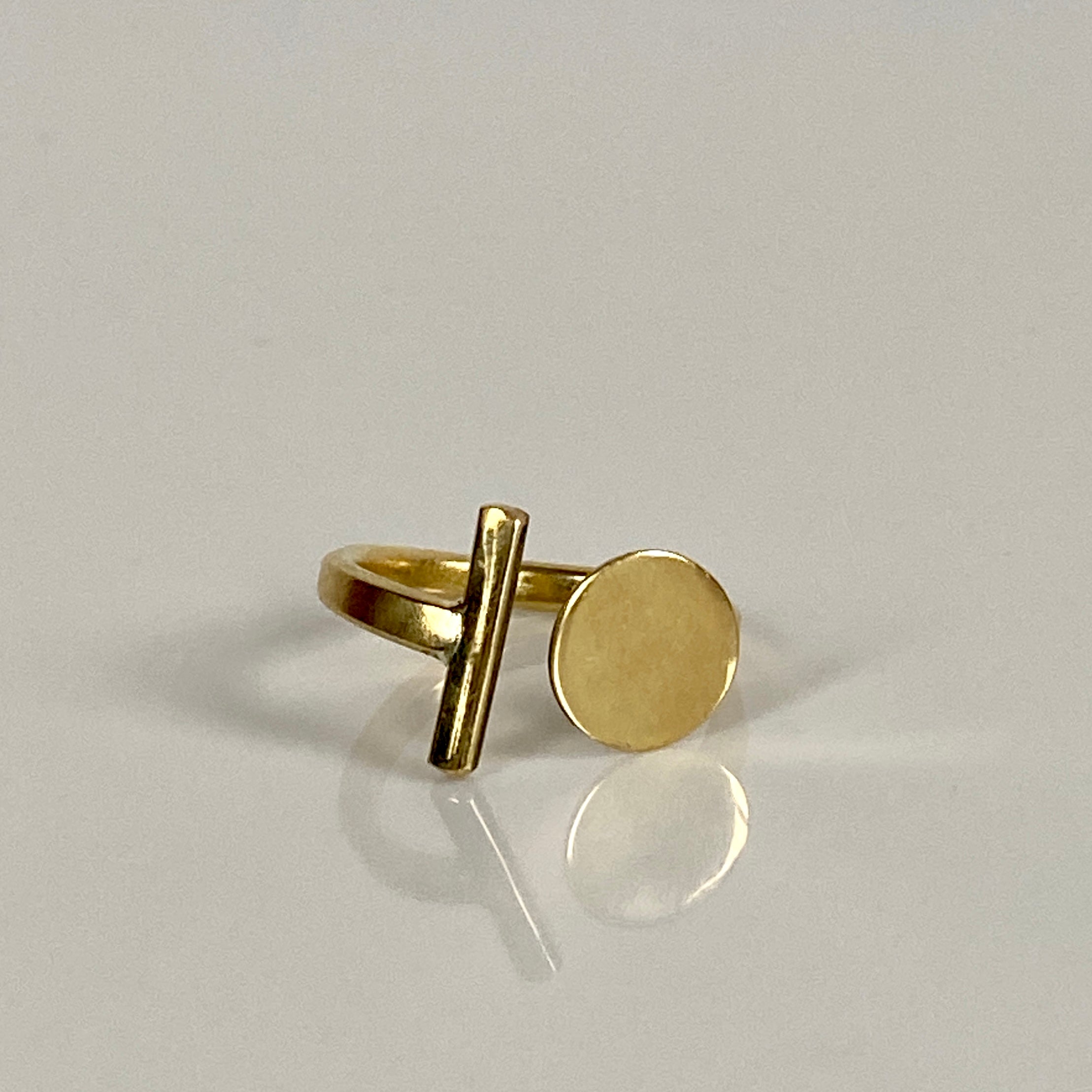 Big Disc + Rod Ring – Abroad Modern